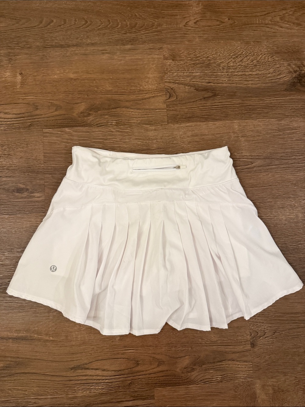 lululemon tennis White Pleated Skirt with Back Zip Pocket Size 6